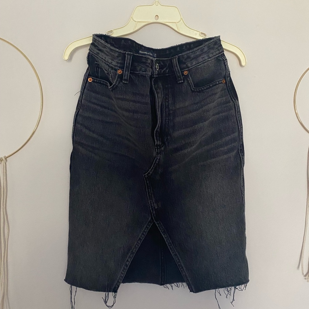 NWOT Abercrombie black denim skirt sz 27 (4)